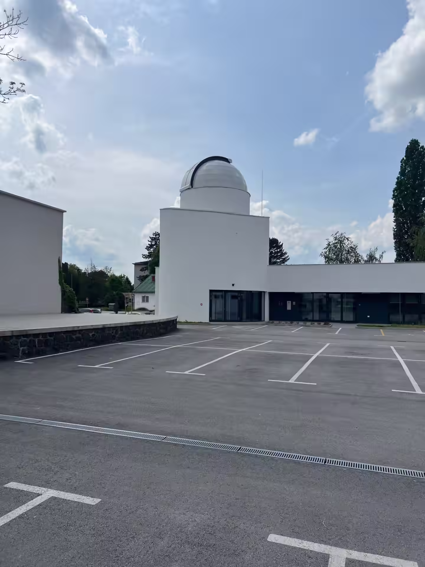 Objekt zvjezdarnice Križevci s kupolom nakon završetka radova